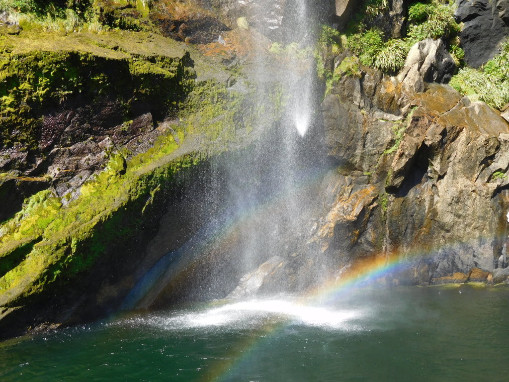 Scaled image 1362_rainbow_at_waterfall.jpg 